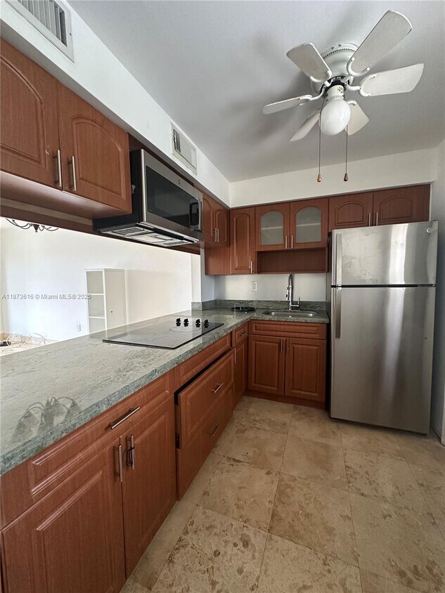 Foto principal - 20200 NE 27th Ct
