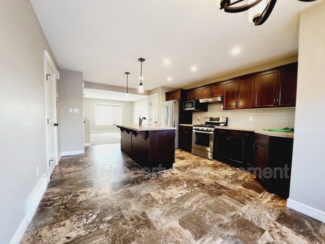 Building Photo - 170 Desrochers Gate SW