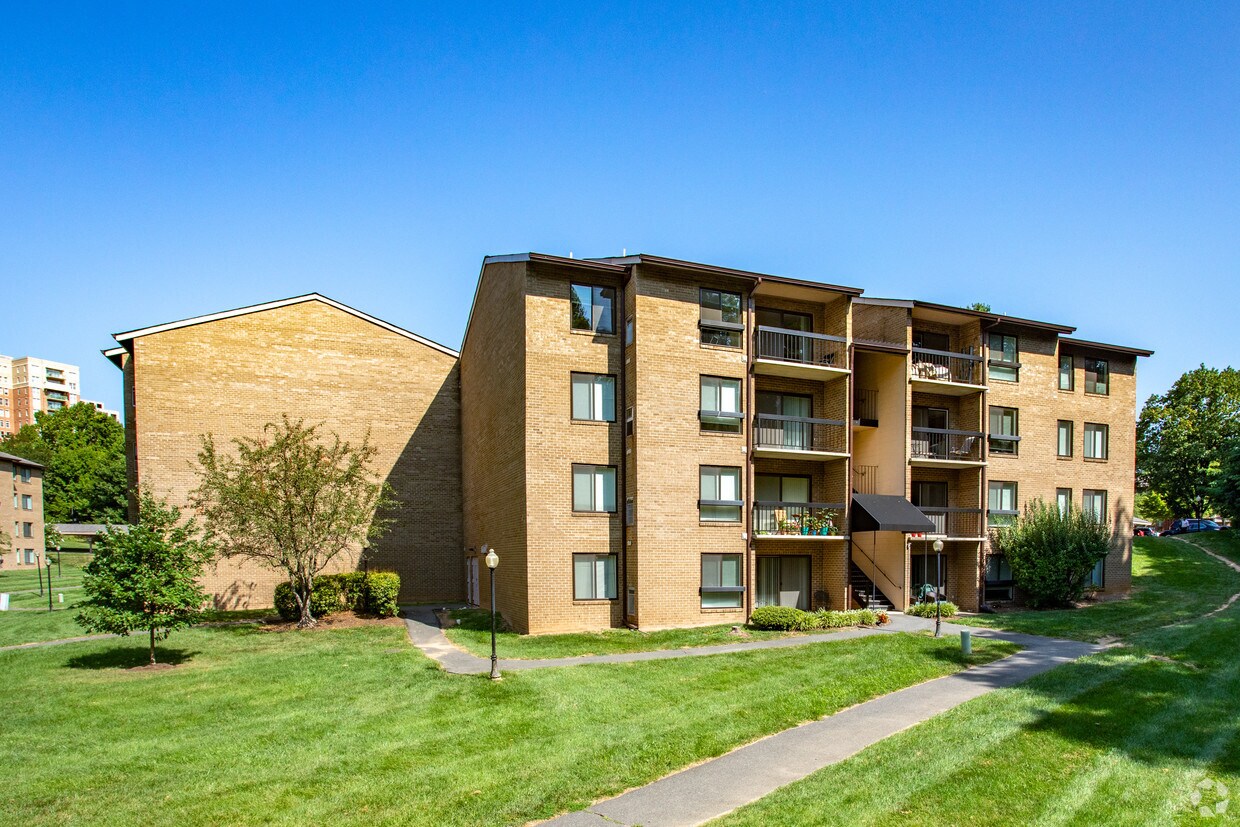 The Apartments at The Sycamores Apartments 1815A Sycamore Valley Dr