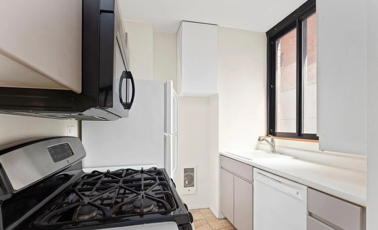 Primary Photo - Spacious 1 Bedroom 1 Bathroom