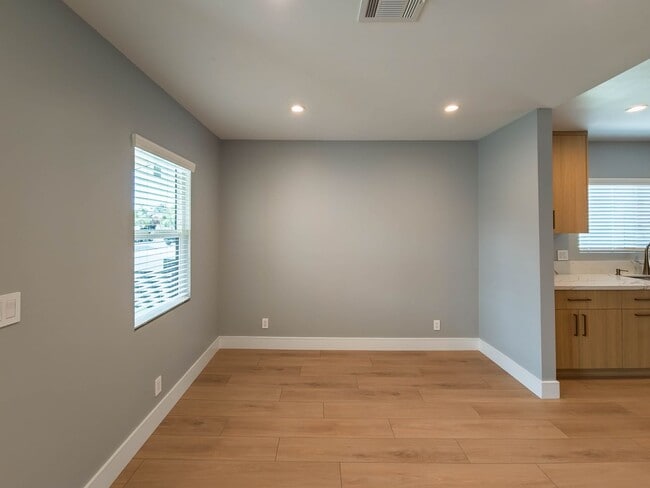 Building Photo - High-End Living Starts Here – Custom Finis...