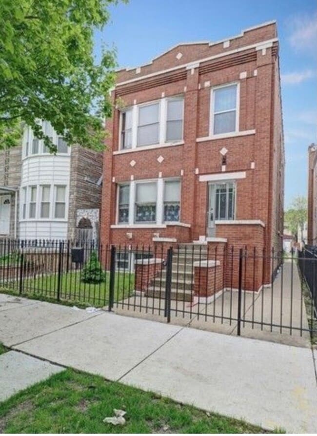 Photo - 5422 W Wrightwood Ave Apartment