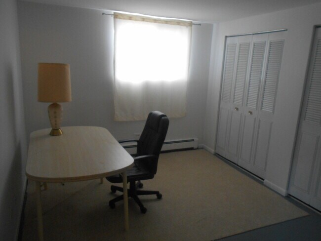 Building Photo - 1439 Carriage Ln