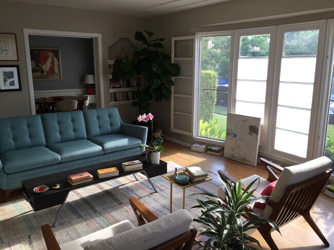LIVING ROOM WITH BAY WINDOW - 1107 Meadowbrook Ave