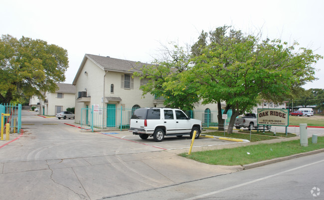 Building Photo - Oak Ridge Apartments