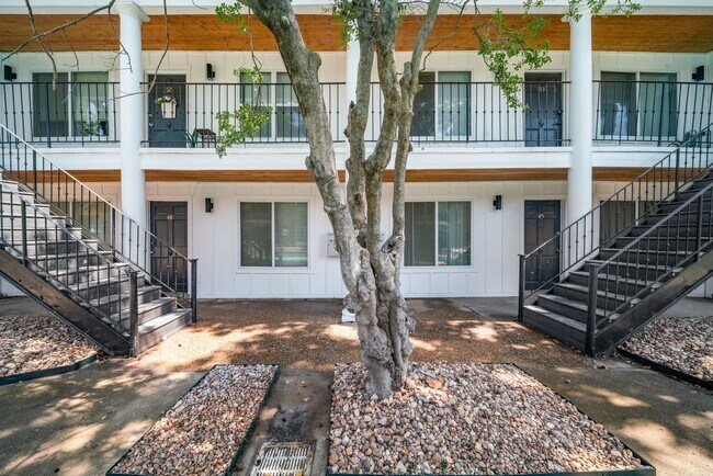 Building Photo - 1 Bed 1 Bath - Remodel