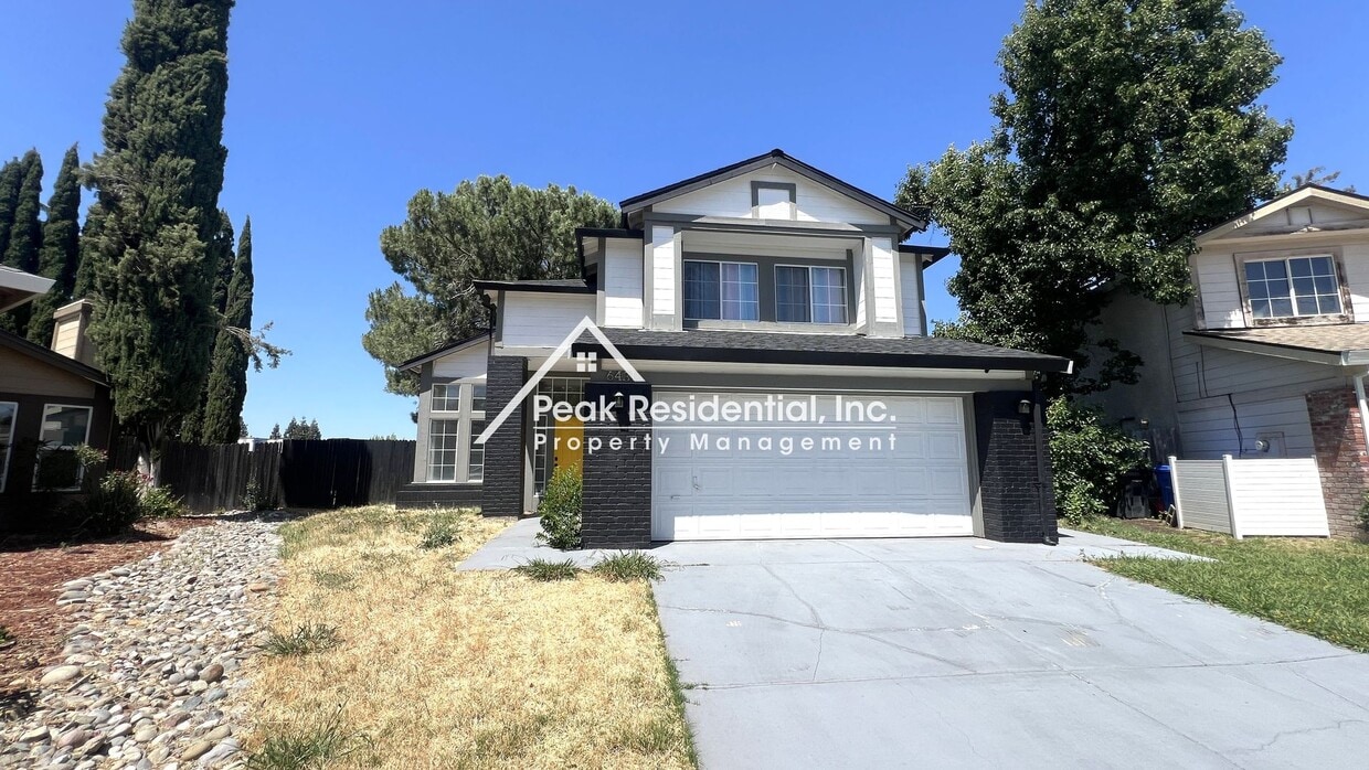 Primary Photo - Wonderful 3bd/2.5ba Elk Grove Home with Ga...