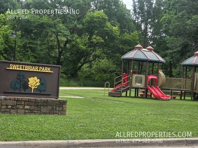 Building Photo - 2588 E Sweetbriar Dr