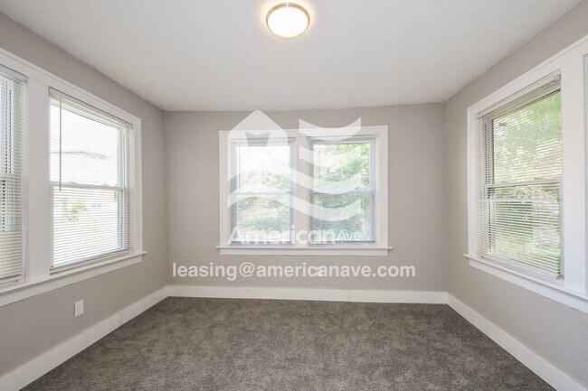 Building Photo - 1939 Chippewa St