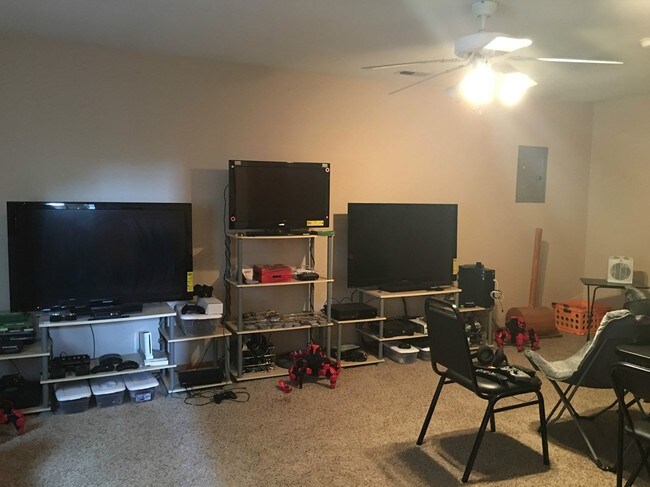 Foto del edificio - 4972 Stoneback Dr