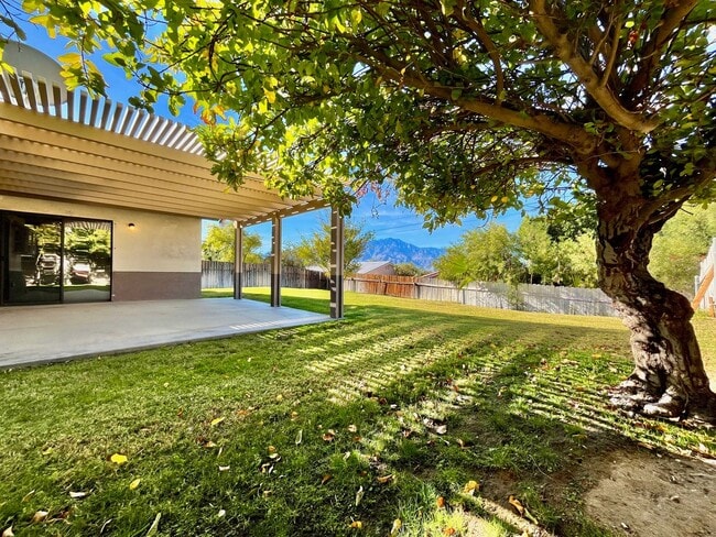 Building Photo - AVAILABLE NOW! STUNNING 3 Bed 2 Bath Home ...