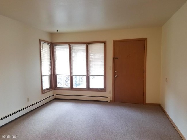 Building Photo - 7343 N Teutonia Ave