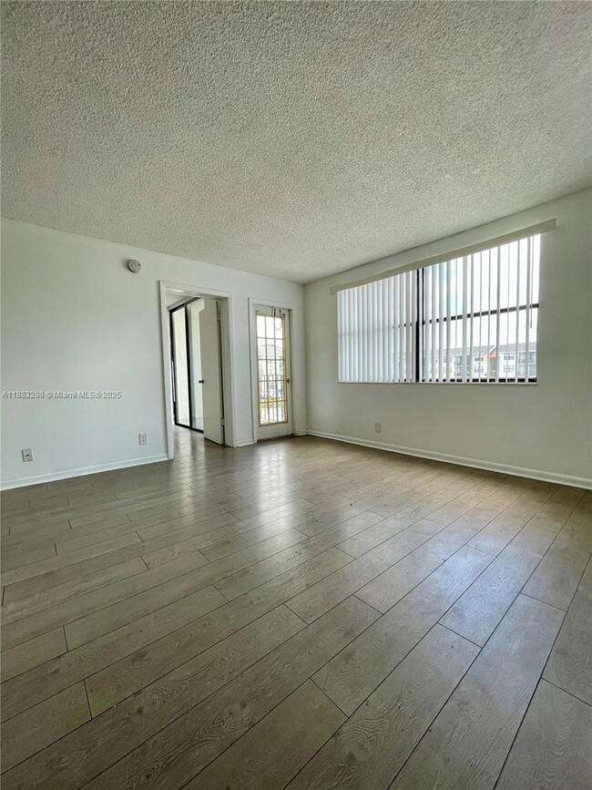 Building Photo - 752 Executive Center Dr