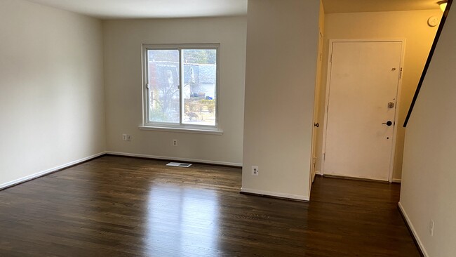 Building Photo - 7755 Scotland Dr