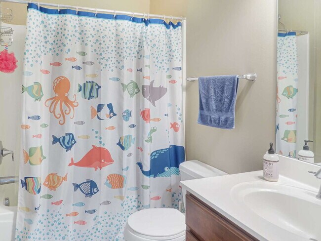 Foto del edificio - 3 Bedroom End Unit Townhome Available Sept...