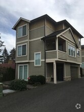 Building Photo - 9511 Holly Dr
