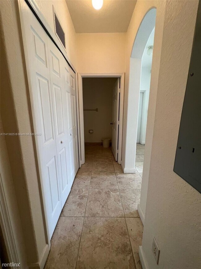 Foto del edificio - 2 br, 2.5 bath Condo - 10242 NW 7th St