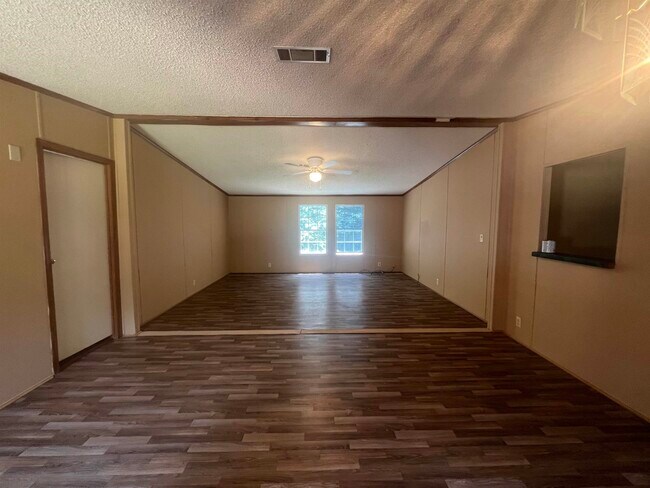 Foto del edificio - 228 Bruce Rd