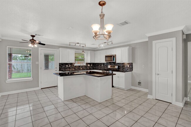 Building Photo - 3511 Blue Wing Dr