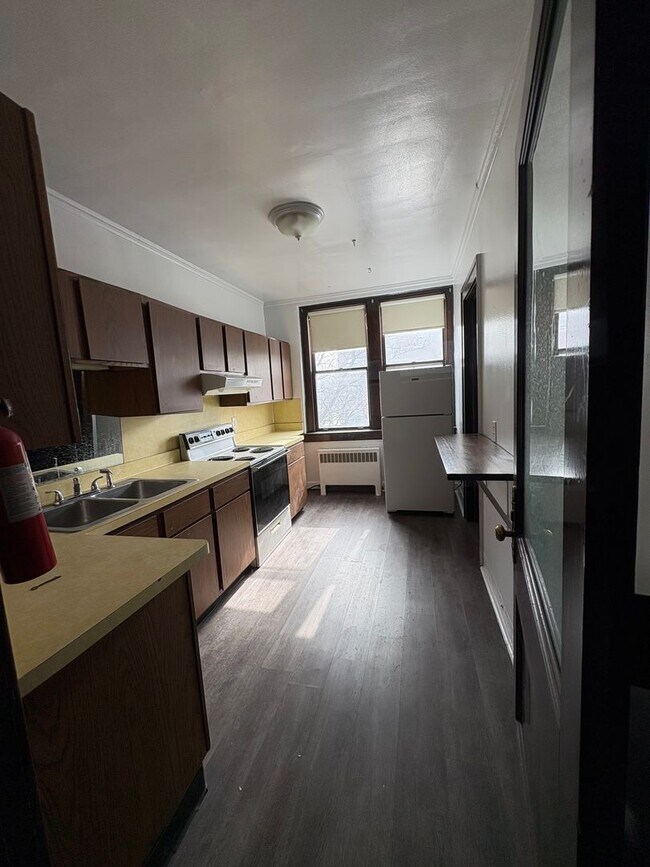 Photo - 2 N Huron St Apartment