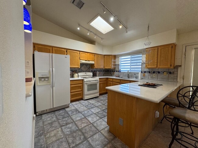 Building Photo - 3BR/2BA/2CG, 1855 sq.ft. rental in Sierra ...