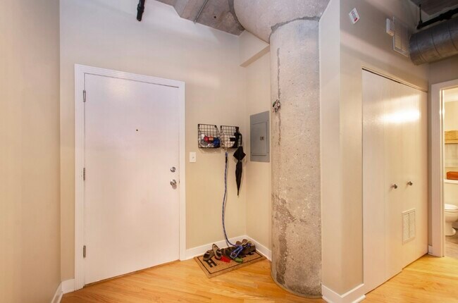 Building Photo - 411 W Ontario St