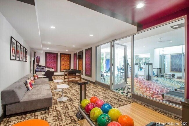 Building Photo - 35-1435 Bedford St