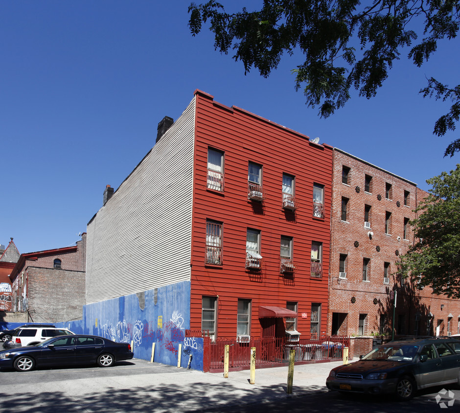 Primary Photo - 15 Locust St