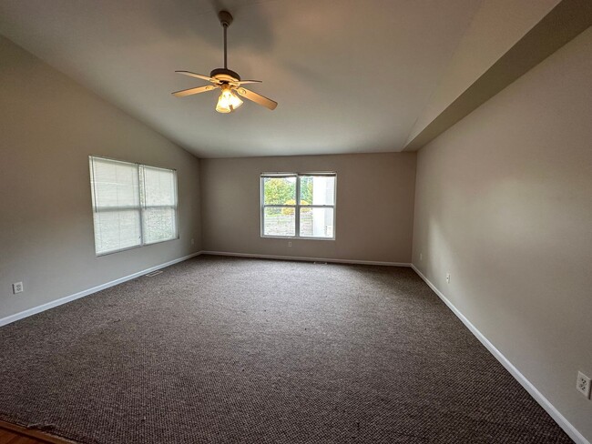 Foto del edificio - 3105 W Michigan - 6 Bed/3 Bath Townhouse N...