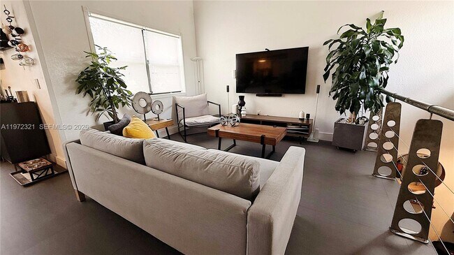 Foto del edificio - 10231 Fontainebleau Blvd