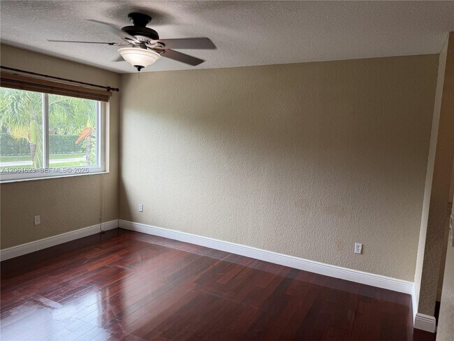 Foto del edificio - 804 NW 99th Ave
