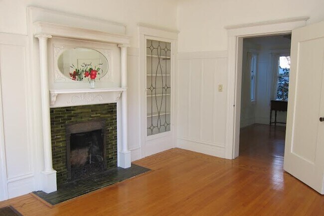 Foto del edificio - 2711 Forest Ave