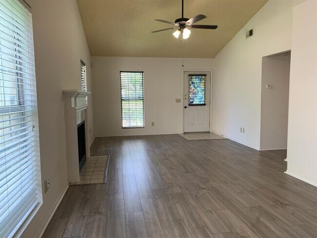 Building Photo - 2214 Forestbrook Dr