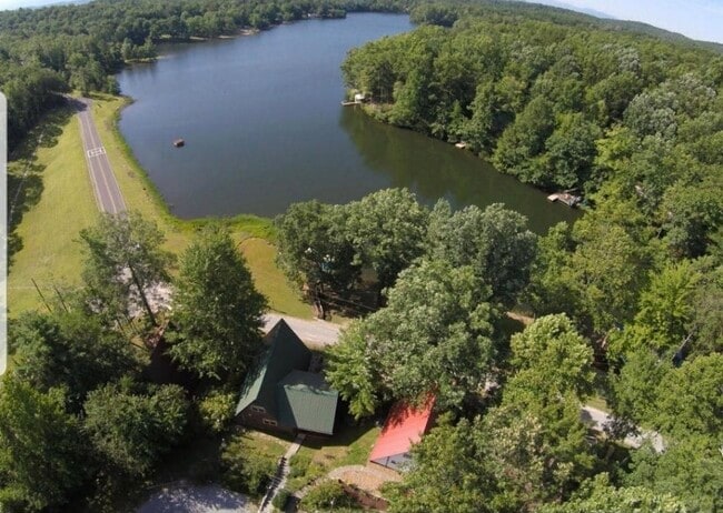 Foto del edificio - 5606 Lakeshore Dr
