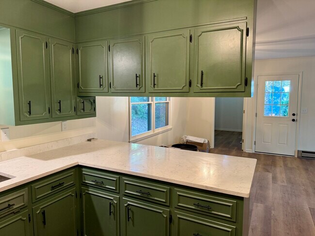 Foto del edificio - 130 Maple Dr