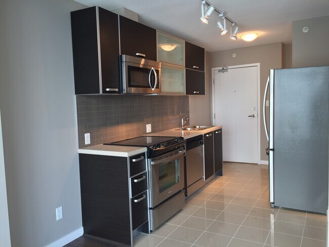 Photo du bâtiment - 1610-13688 100 Avenue