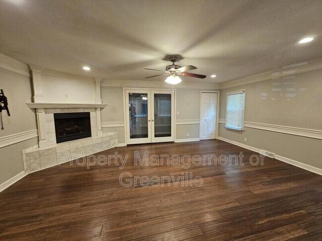 Foto del edificio - 2215 E Lee Rd