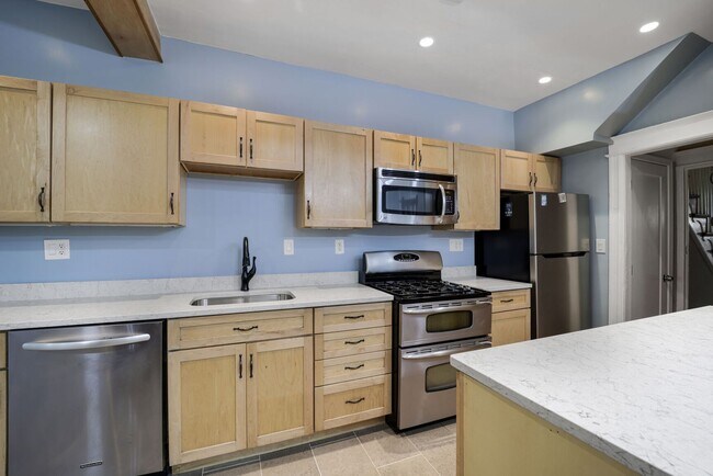 Foto del edificio - Sapcious Renovated Mt. Pleasant Home with ...