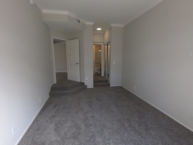 Building Photo - 2 bedroom in Encino CA 91316