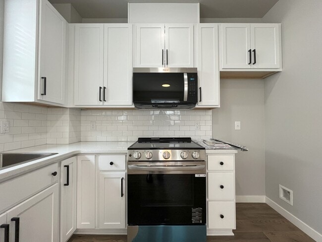 Foto del edificio - Bright & Modern 1-Bedroom with Open Layout...