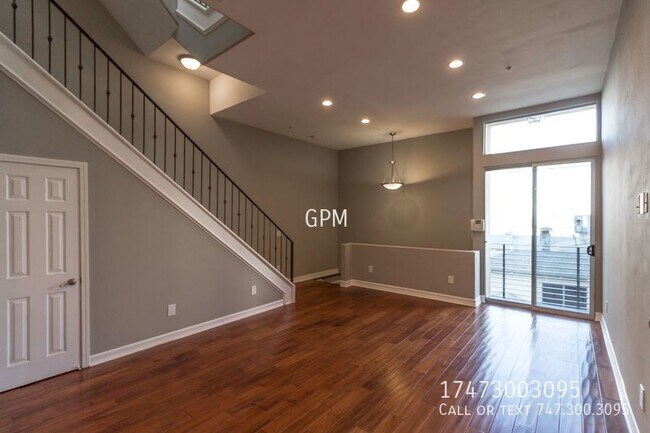Foto del edificio - Luxury Town-Home in Prime Location!