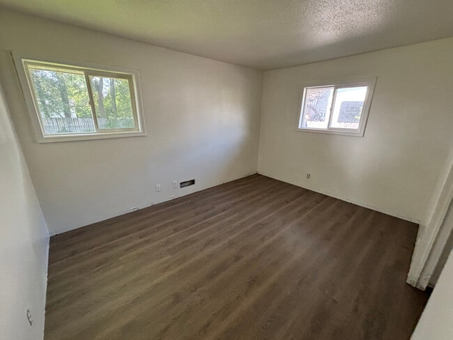 Building Photo - 8100 Ingberg Trail