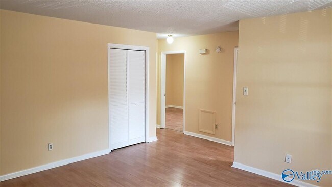 Building Photo - 11828 E Gateway Dr SE