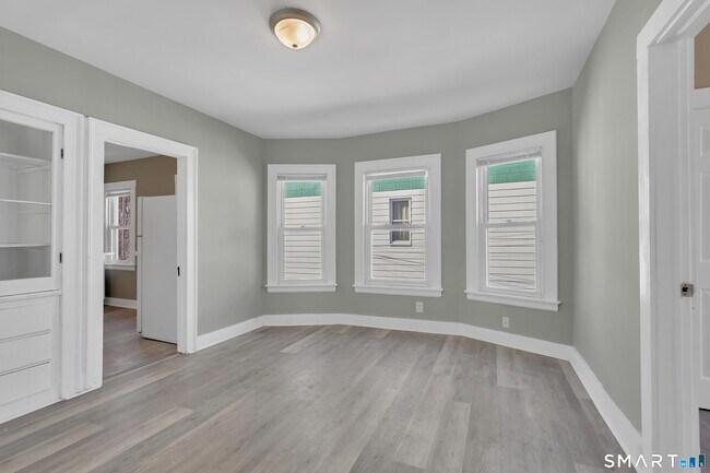 Building Photo - 23 Day St