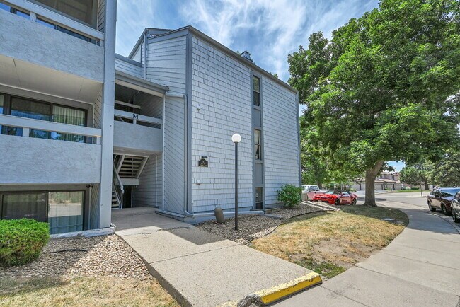 Foto del edificio - $1,450.00, 1-bedroom, 1-bathroom Lower Lev...