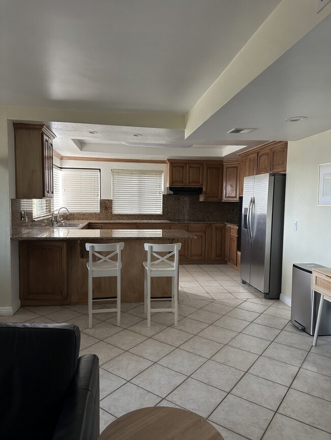 Cocina - 2201 Saint Louis Ave