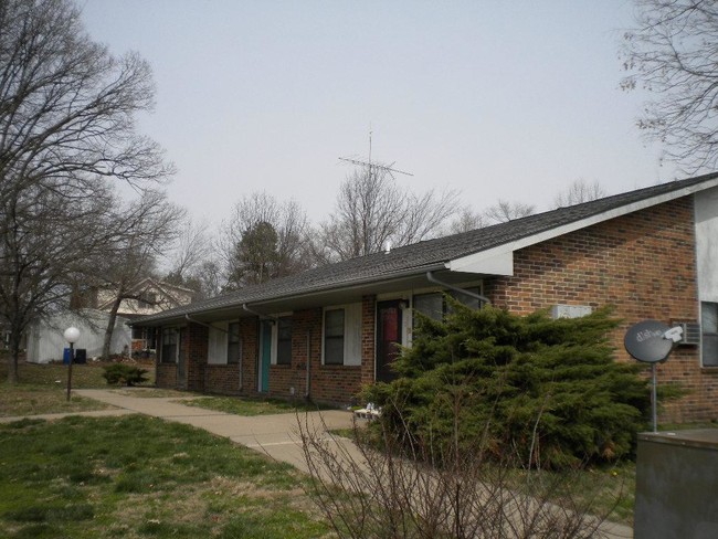 Building Photo - 300 West Clay # 3
