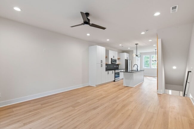 Building Photo - Modern, Move-In Ready Living in Plaza Midwood
