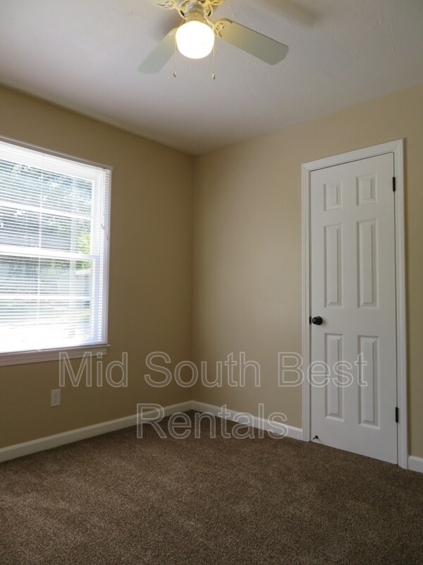 Building Photo - 3607 Debby Dr