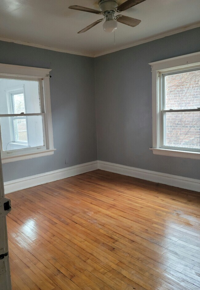 Building Photo - 7139 S Woodlawn Ave